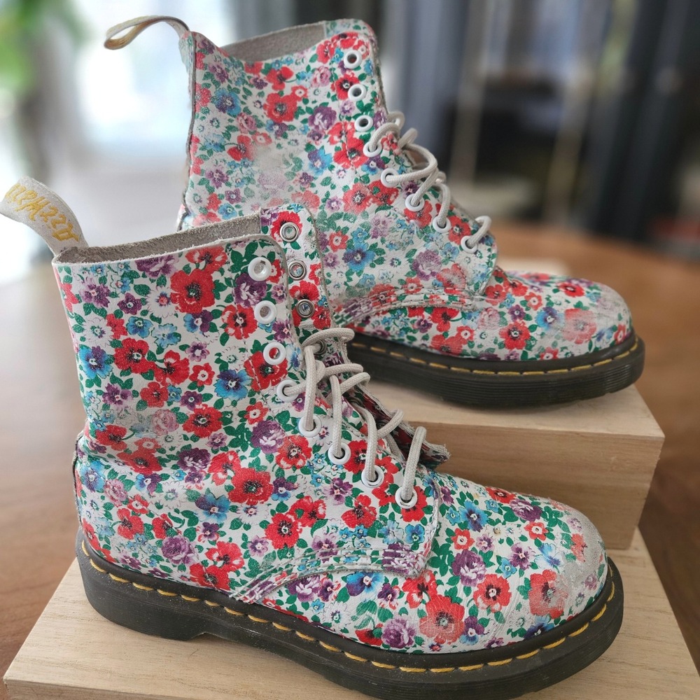 Dr. Martens Pascal 8 Eye Floral Print Leather Boots White Red Multi Sz US 7 UK 5